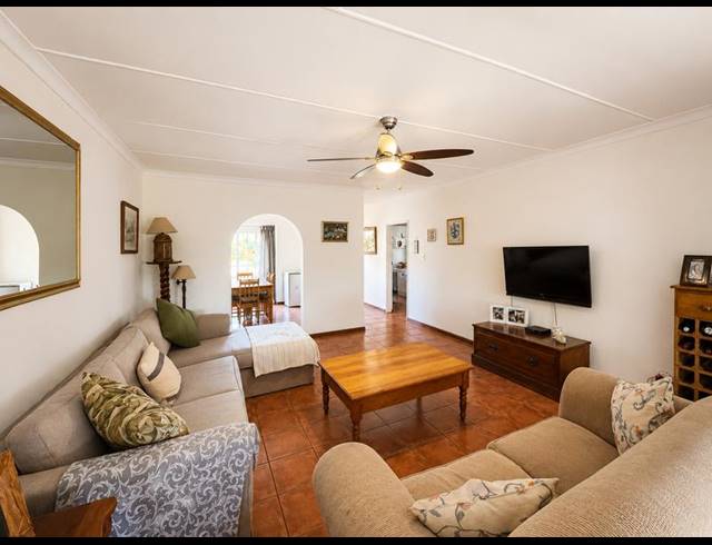 4 BEDROOM TOWNHOUSE FOR SALE IN SCOTTSVILLE